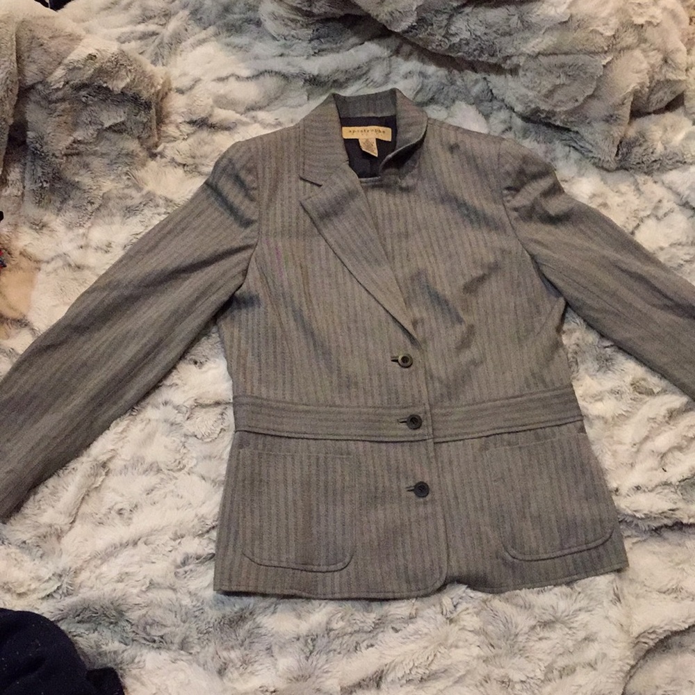 A nice gray suit top